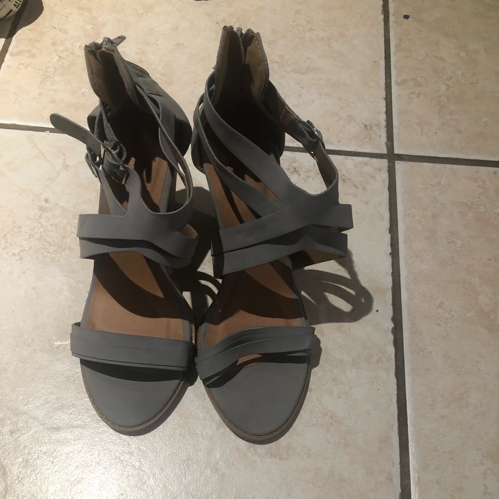Gray heels
